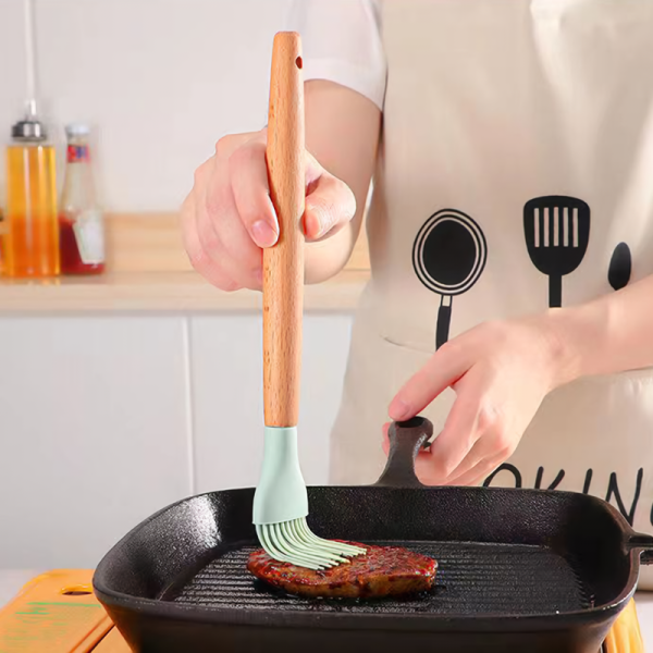 Silicone BBQ Basting Brush with Wood Handle - Image 4